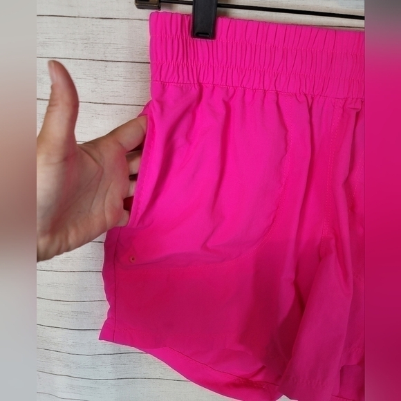 MOUNTAIN HARDWEAR NYLON TRACK SHORTS IN HOT PINK, SZ SMALL - Picture 4 of 15